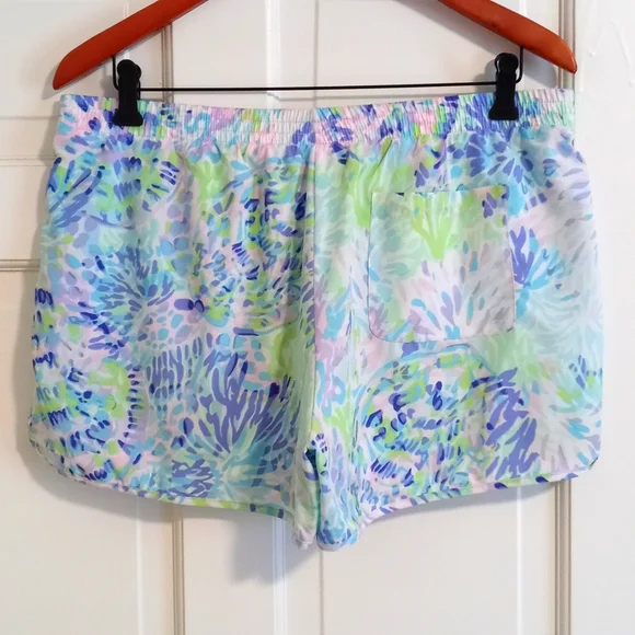 🐢HTF Lilly Pulitzer🐢 - Ocean Trail Short - Picture 2 of 15